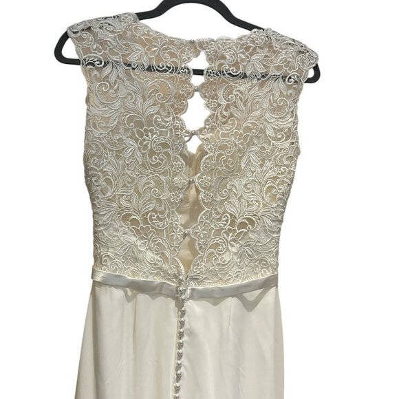ALLURE BRIDALS ROMANCE Ivory WEDDING DRESS SZ 4 Plunge Bodice Zip Faux Buttons - Picture 4 of 16